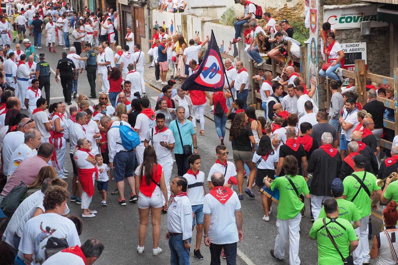 Ampuero cierra las fiestas con un encierro limpio
