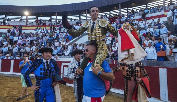 El Cid sale a hombros en Santoña