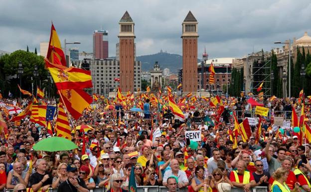 Un herido durante la tensa marcha en Barcelona por la defensa del Estado