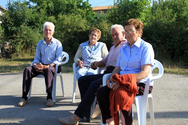 Los vecinos de Polledo reclaman que el suministro de agua regrese a sus viviendas