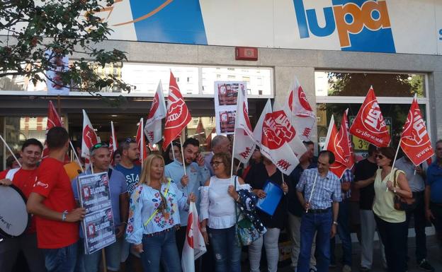 UGT seguirá con las movilizaciones contra las cajas de autocobro de Lupa