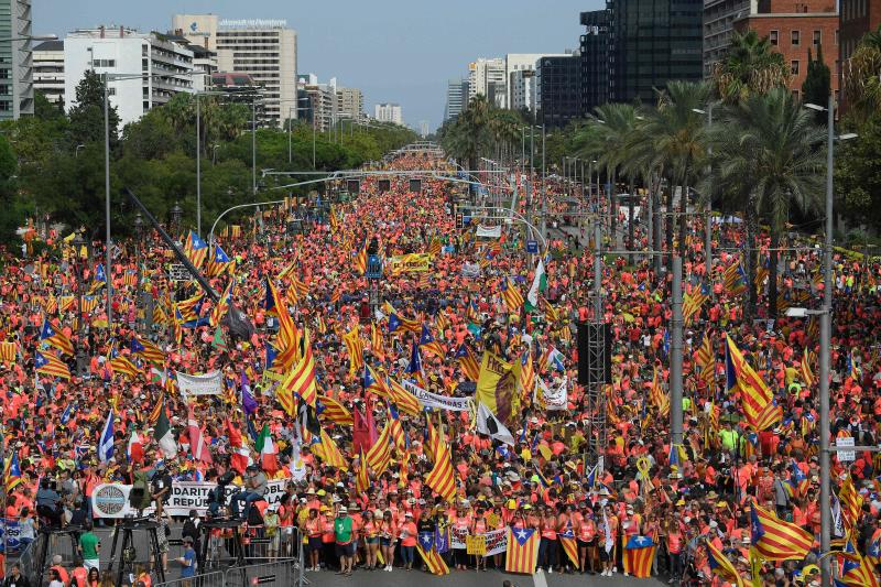 El independentismo catalán saca músculo y presiona al juicio del 'procés'