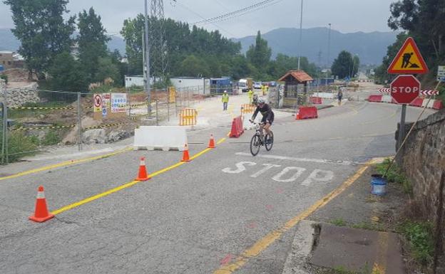 Cambio de trazado en la carretera que une Los Corrales y San Felices