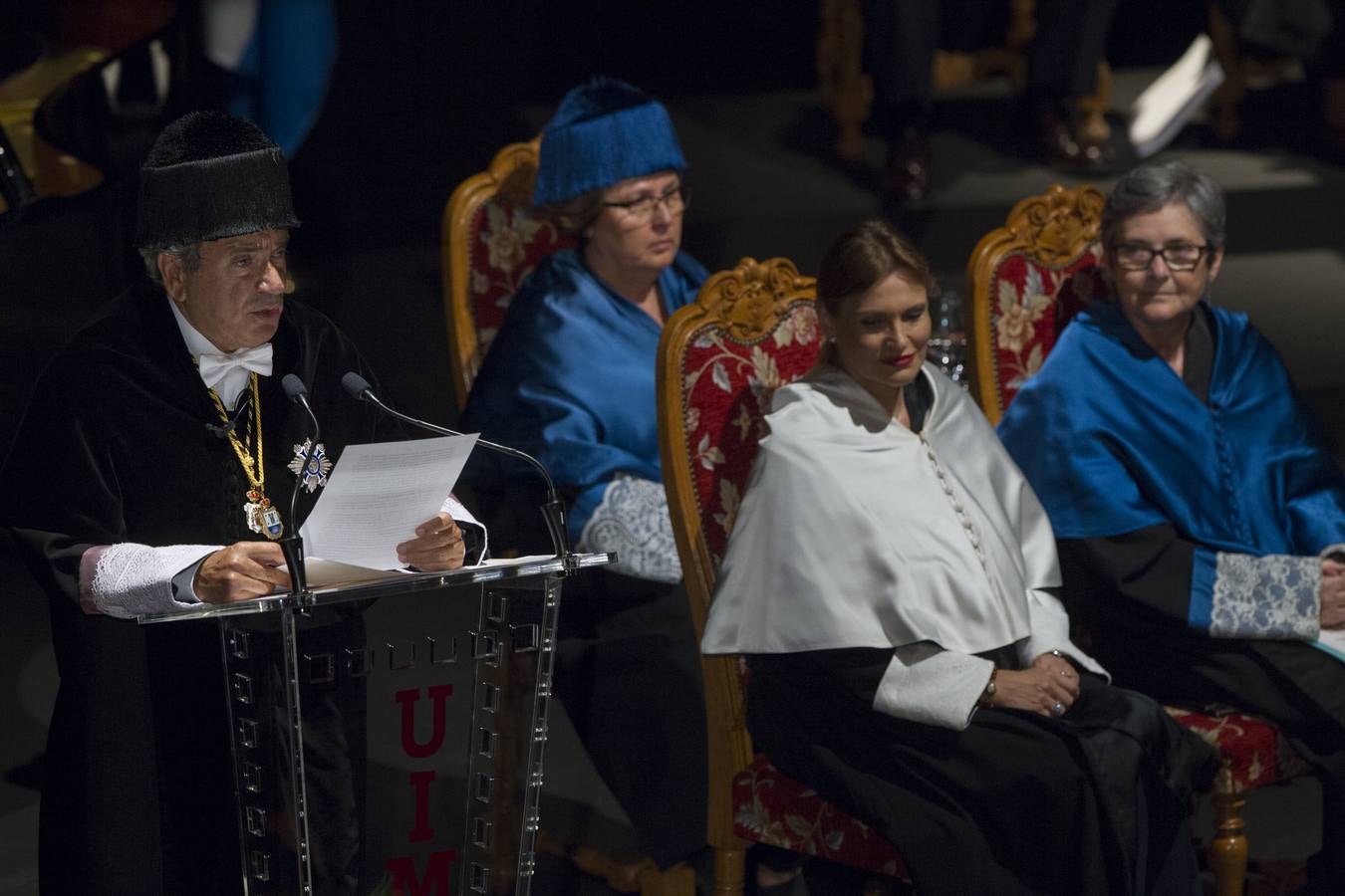 La UIMP clausura sus cursos con el Honoris Causa a Arteta y Teresa Rodrigo