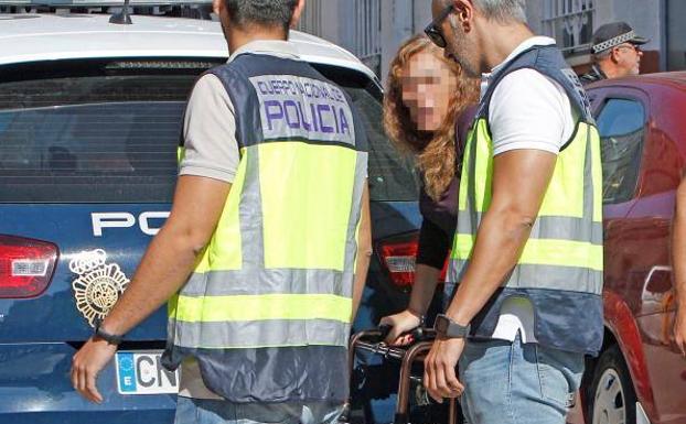 Encuentran 24.000 euros en la casa de la mujer alicantina acusada de matar a su cuarto marido, de Santander