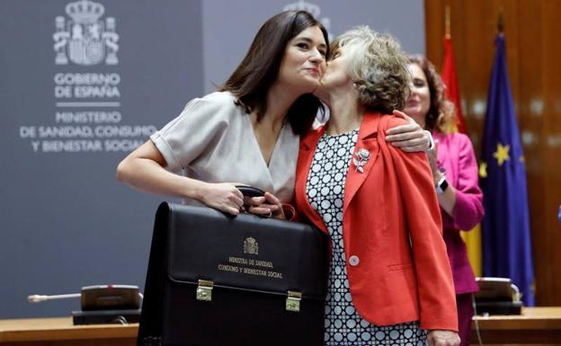 Carcedo agradece a Montón su «ingente» labor al frente de Sanidad en el cambio de cartera