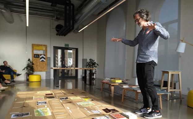 «Las bibliotecas son una obra de arte colectiva e inacabada»