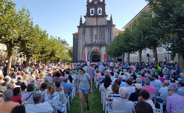 Revilla pide a la Bien Aparecida «salud» y «aprobar los presupuestos» de Cantabria