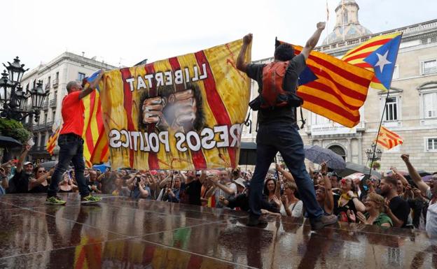 Los CDR impiden la manifestación en defensa del castellano en Barcelona