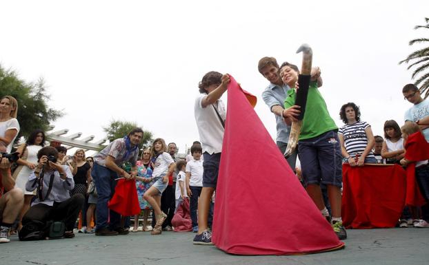 Ganemos denuncia ante el Defensor del Pueblo que Santander fomente la asitencia de menores a los toros