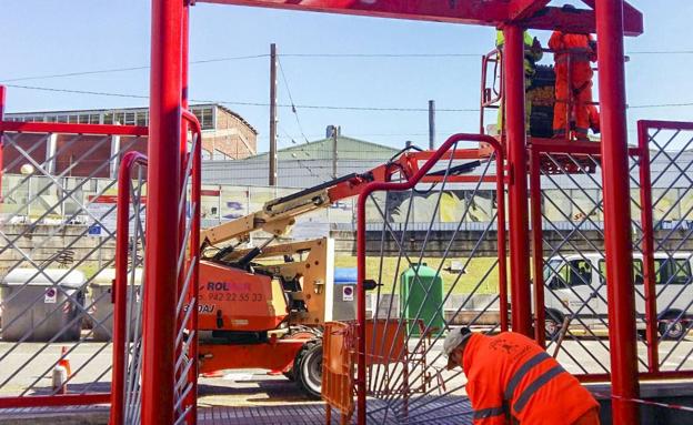 El Ayuntamiento de Camargo pide medidas de seguridad a la empresa que ejecuta trabajos en La Vidriera