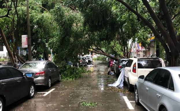 Dos cántabros en el tifón de China: «Desde mi cuarto parecía que se acababa el mundo»