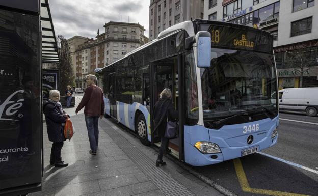 Trabajos de asfaltado en Monte obligan a suspender tres paradas de la línea 18 del TUS durante cuatro días