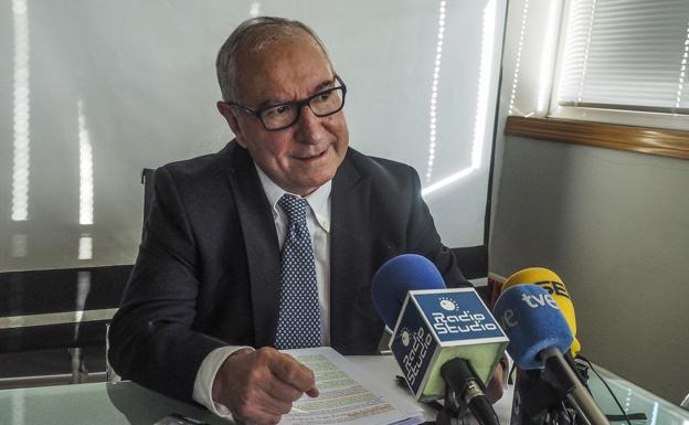 Palacio defiende su gestión y dice que Sniace y Solvay cumplen con las autorizaciones ambientales