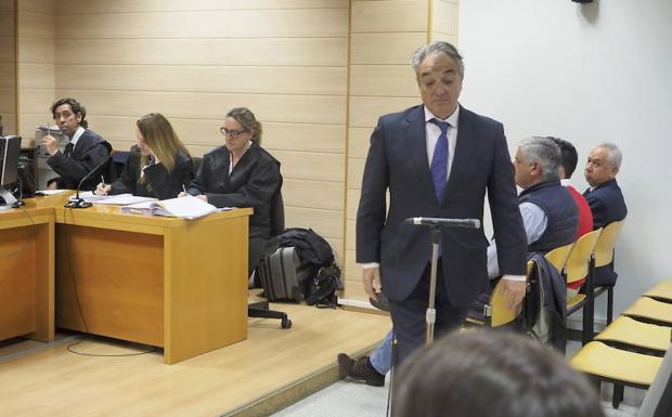 La Audiencia amplía los presuntos delitos por los que se juzgará a Pernía y 'Harry'