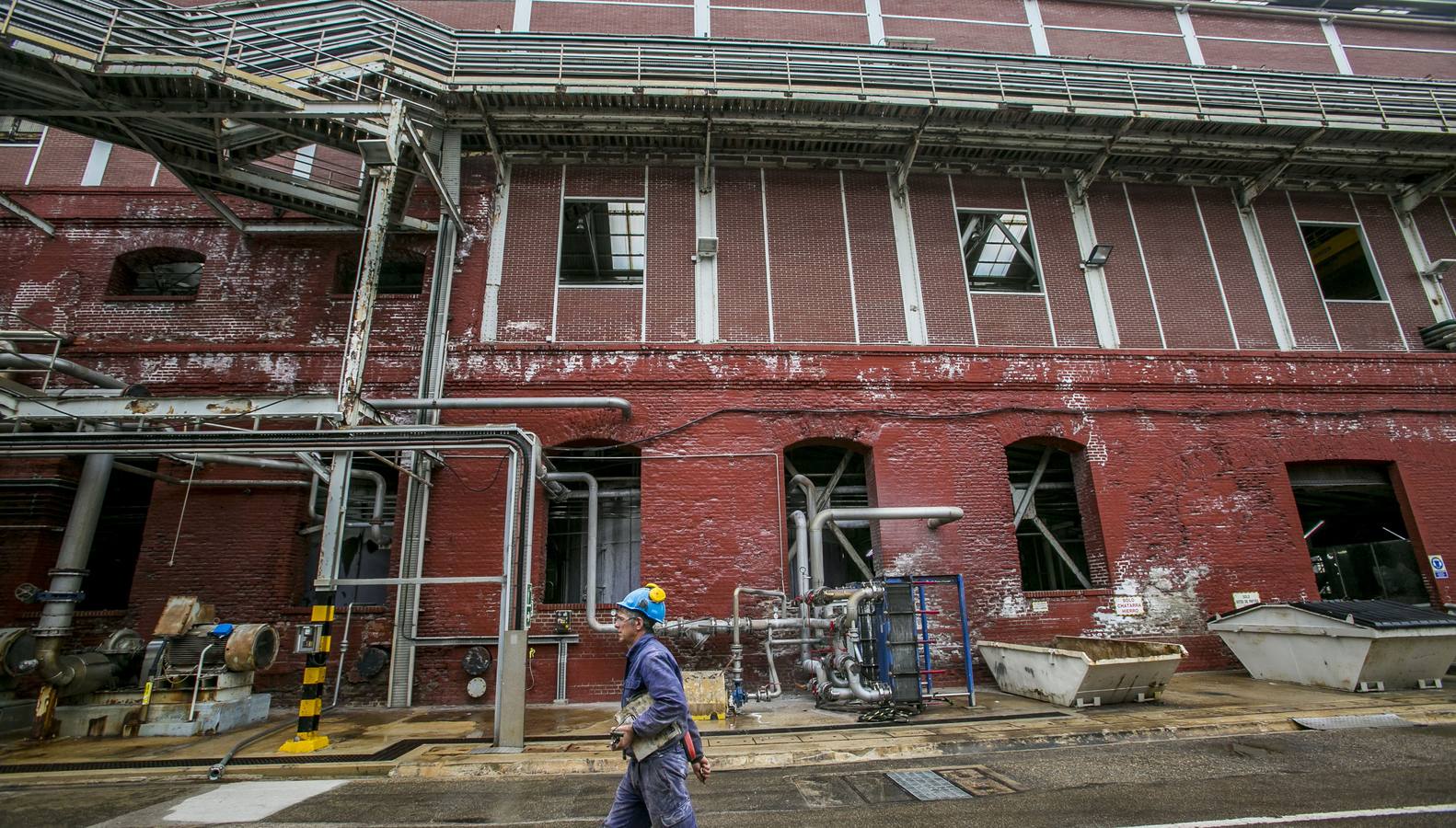 El cambio en la contrata de mantenimiento de Solvay deja al personal sin antigüedad