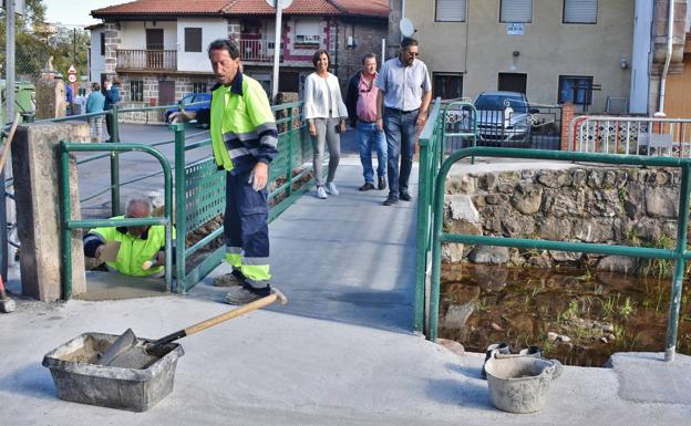 Los Corrales abre la pasarela peatonal sobre el río Redondo de San Andrés