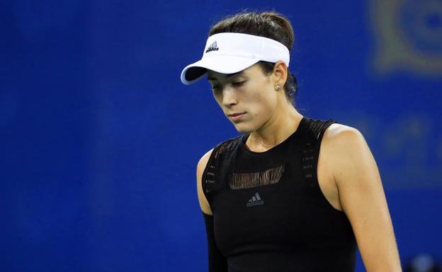 Muguruza prosigue su calvario al caer ante Siniakova