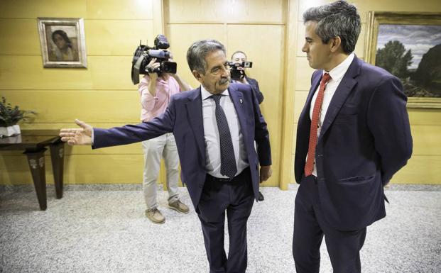 Revilla y Zuloaga escenifican el cambio de la relación con Madrid y anuncian reuniones con Ábalos y Guirao