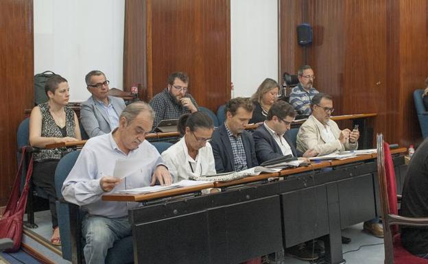 Quirós defiende la legalidad de los contratos del TUS y anuncia nuevas plazas