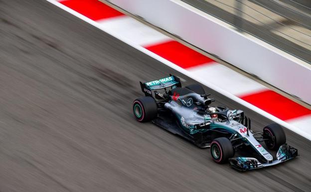 Baño de superioridad de Mercedes en Sochi