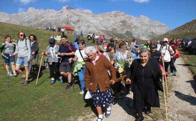 La Virgen de la Salud fue trasladada en andas a la parroquia de Pembes