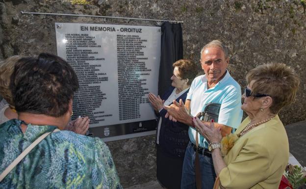 Homenaje a los republicanos sepultados en la fosa común de Limpias