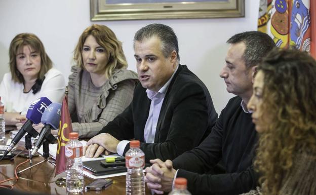 El exportavoz de IU acusado de difamar al alcalde de Astillero en Facebook dice en el juicio que eran «opiniones»