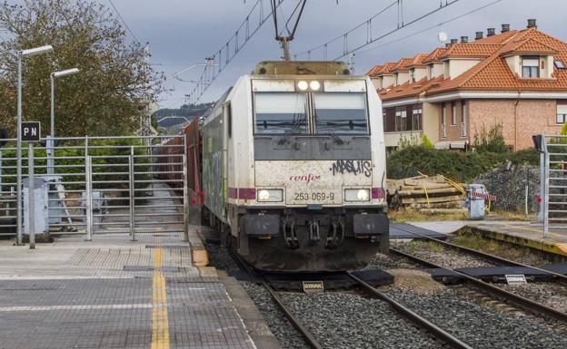 Cortes en el tráfico ferroviario en pleno puente del Pilar por obras en la línea Santander-Palencia