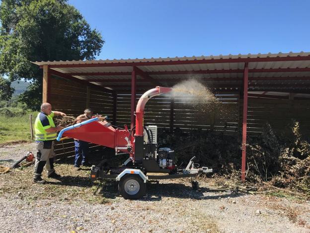 Arnuero empieza a producir compost en su planta municipal