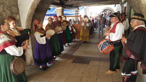 San Vicente recupera el folclore gracias a la escuela municipal