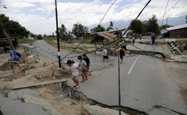 Indonesia prohíbe la presencia de trabajadores humanitarios extranjeros en la zona del seísmo