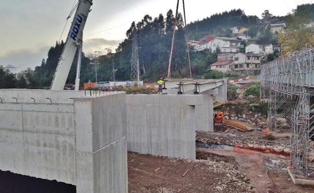 La obra en el puente de Los Corrales se acelera para estar acabada en noviembre