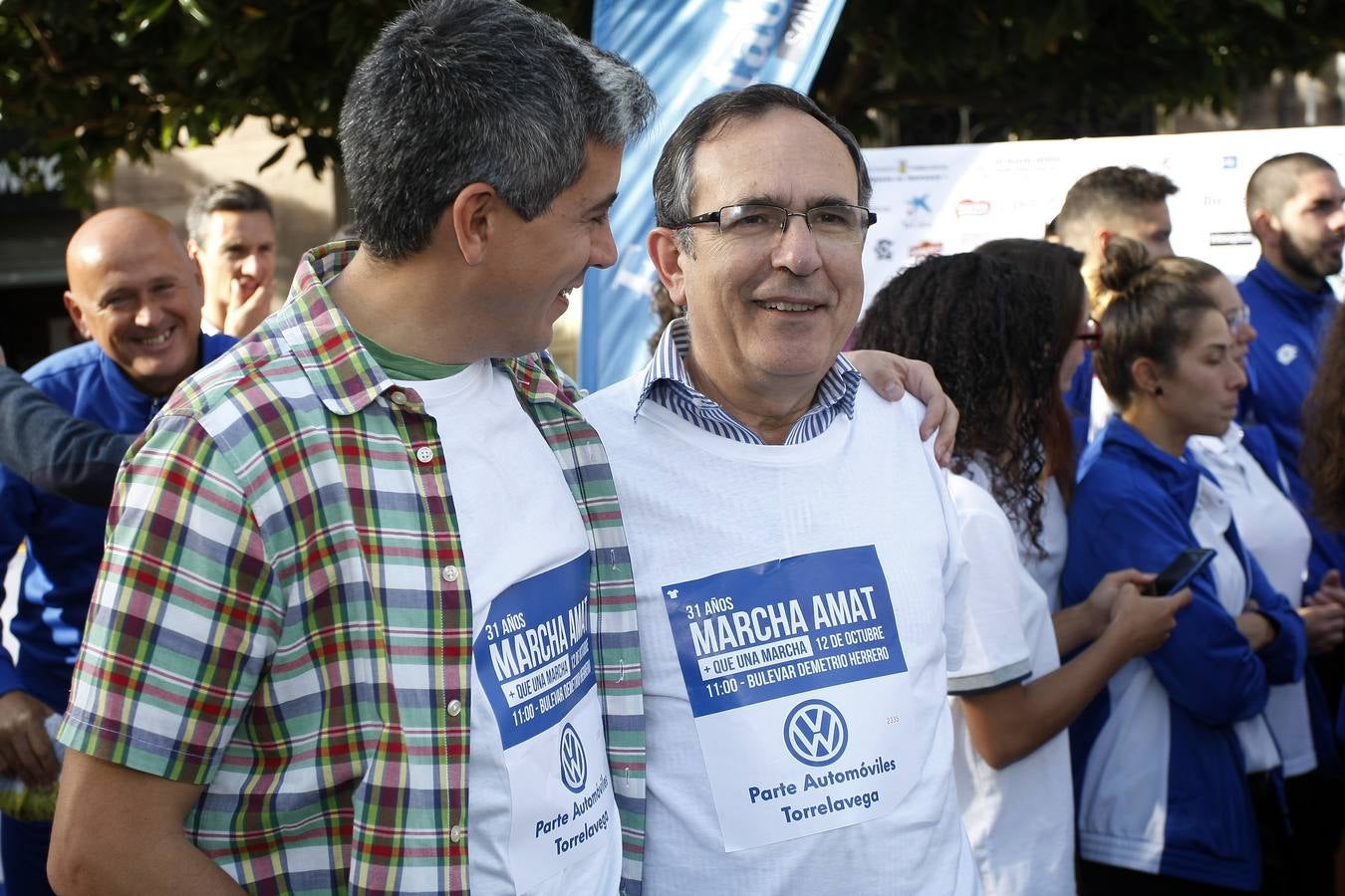 La 31ª Marcha AMAT reúne a cientos de personas en Torrelavega
