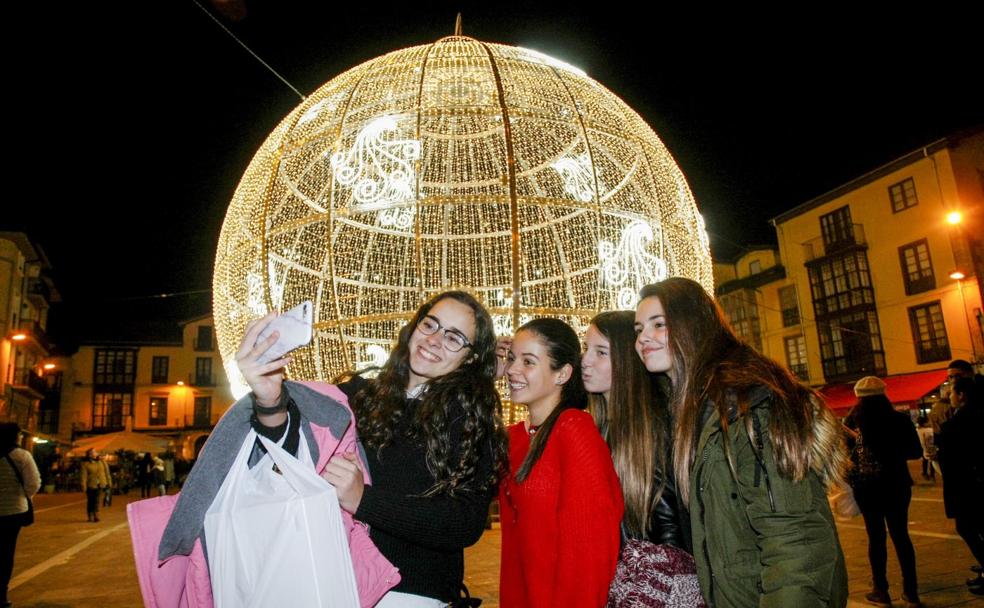 Una noria gigante en lugar de la gran bola de Navidad