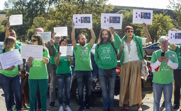 Los docentes reanudan las protestas contra el calendario escolar con una concentración