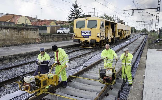 Acaban las obras de renovación de la vía ferroviaria entre Torrelavega y Santander
