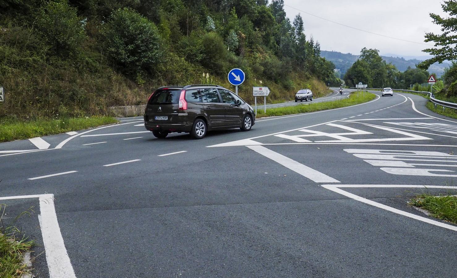 Fomento barrerá y repintará 624 kilómetros de carreteras de Cantabria