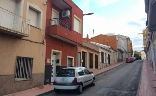 Intenta matar a su mujer delante de su hijo de 12 años y luego se suicida en Murcia