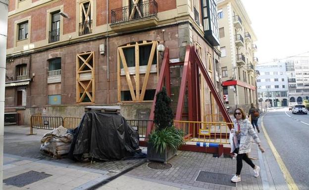 Los vecinos del bloque desalojado en José María Pereda volverán a sus casas cuatro meses después