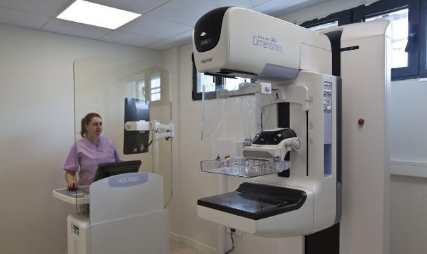 Cantabria afina la detección de cáncer de mama con el regalo de Amancio Ortega