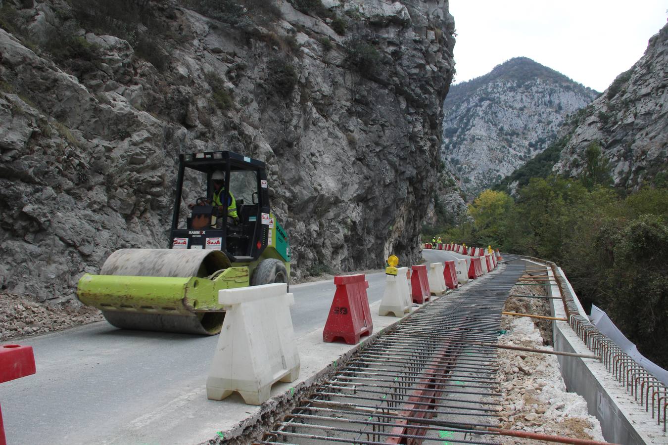 La obra del Desfiladero avanza con las estructuras de los nuevos voladizos