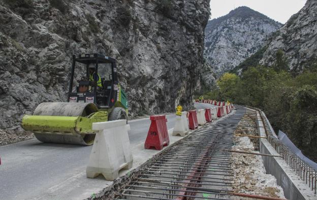 La obra del Desfiladero avanza con las estructuras de los nuevos voladizos