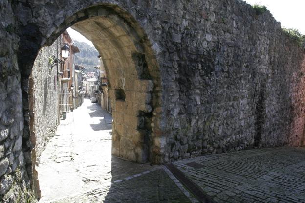 Laredo pierde 80.000 euros de ayuda para rehabilitar la Puerta del Merenillo