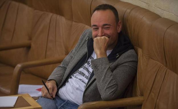 Blanco medita ahora quedarse con su acta de diputado tras anunciar la dimisión