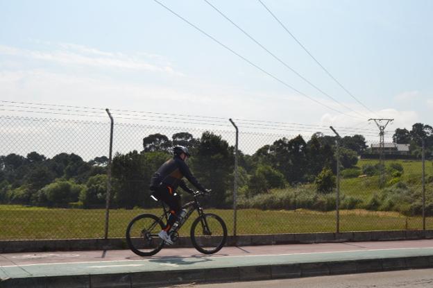 Camargo se mueve en bicicleta