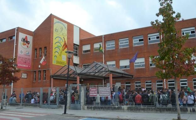 Los estudiantes de Colindres se plantan: «Exigimos la ampliación del instituto»