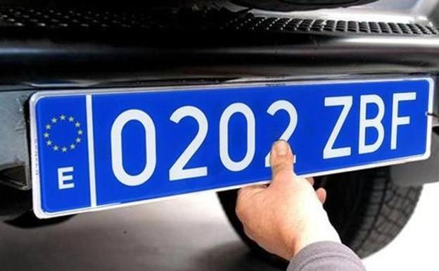 Llegan las matrículas azules: ¿Qué coches deben llevarlas?