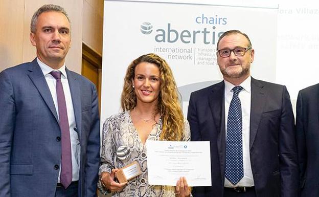 Elena Mora, doctora en Ingeniería Civil por la UC, recibe el premio Internacional de Gestión de Infraestructuras de la Fundación Abertis