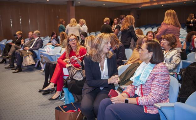 «La mujer que emprende y cuenta con sus propios ingresos tiene la libertad de elegir»